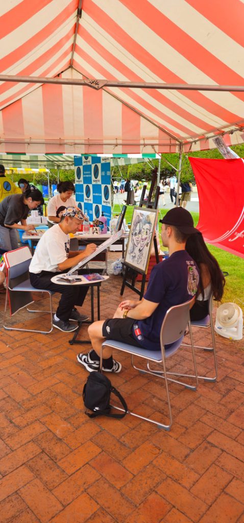 Evaristo Omido doing his caricatures  