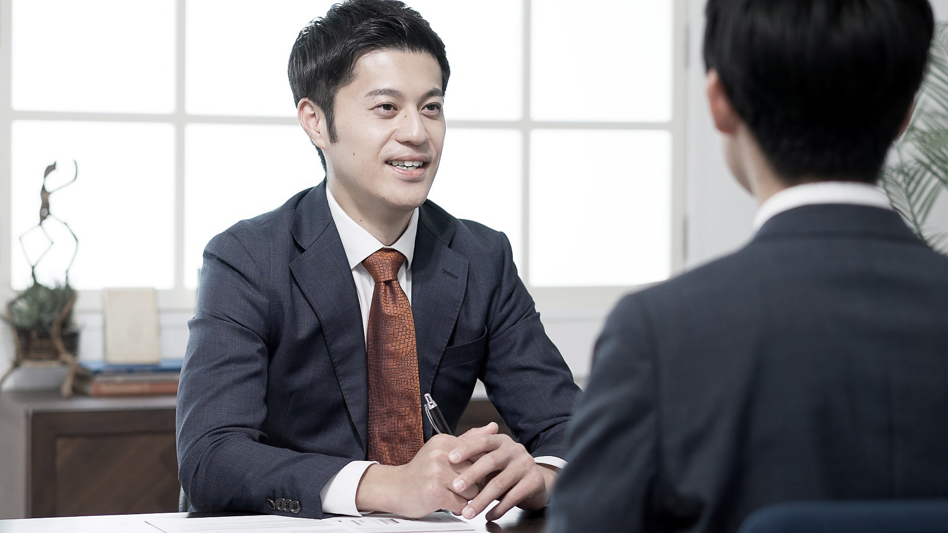 asian-business-people-having-a-meeting-2025-03-16-07-02-35-utc-1 - Fujiarte.com